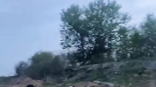 Появилось видео, как оккупанты используют возле Бахмута фосфорные бомбы