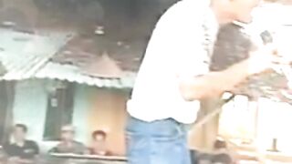 Funny people lips sing