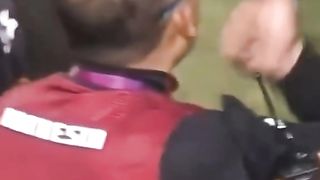 Manager sepakbola Indonesia kena pukul ????????