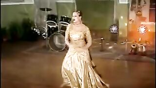 Soney Da Surmachu Lay De Nargis Mujra