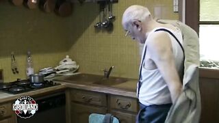 Le René va mettre une pétée à la Monique !