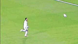 Cristiano Ronaldo deffending