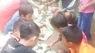 Makan Nasi Liwet Bareng - Bareng