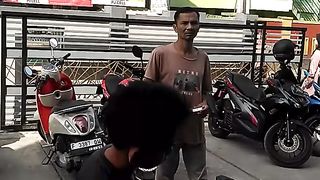 Antri Masyarakat Di Pedesaan Ngambil Beras Dar Pemerintah