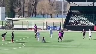 Маленький фанат цинично проник на стадион во время матча Кубка Финляндии