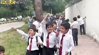 Naib office ky bahir bachon ne imran khan zindaabad ky naray laga deye | Public News