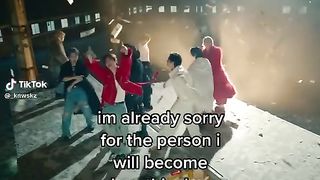 Stray kids new song is on fiiiire