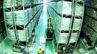 The collapsing warehouse.... Must watch ????