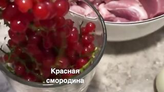 meat marinated in redcurrant