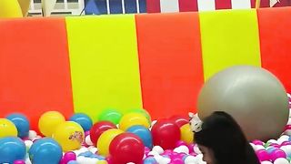 wow yumna and ale are playing in the ball pool