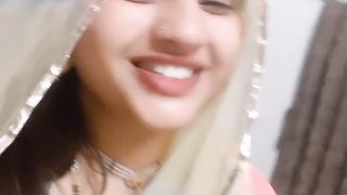 Zabardast Muskrahut Dayrhi Haiy Aor Kiya Day