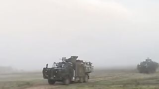 Британські бронемашини MRAP «Wolfhound» їдуть по душі орків на лівий берег