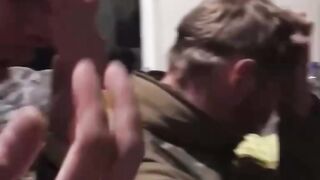 Вдячні херсонці пригощають визволителів домашніми смаколиками