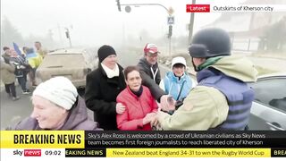 Британський журналіст у Херсоні не зміг втекти від обнімашок