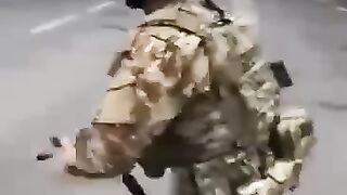 До сліз: у Херсоні бабуся зустріла свого онука-військовослужбовця