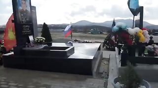В Мережі з'явилися кадри свіжих могил окупантів
