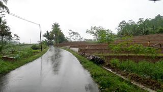 Rain in Village on the Hill in Indonesia A Cozy Place to Live _ Indonesian rural atmosphere