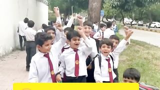 سکول کے بچوں نے عمران خان زنداباد کے نعرے لگائے نیب کے دفتر کے سامنے ????????????