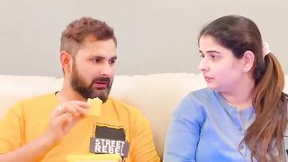Meethaa Kum Khao Ki Naseehat Galay Pargai