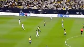 شاهد غضب رونالدو على تاليكسا بسبب الأنانية ????????
