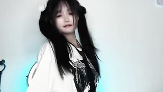 The pretty girl. 2