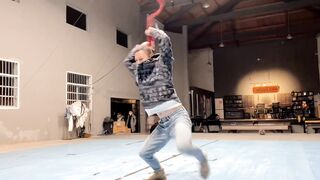 Then let you enjoy the Chinese broadsword