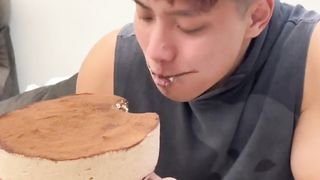i like to eeeeeeeeat!