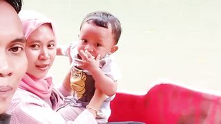 Main Sepeda Air Bersama Keluarga