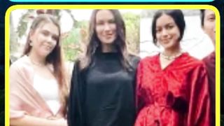 SHOPIA LATJUBA YANG BERUSIA 52 TAHUN TETAP ANGGUN MESKI HANYA KENAKAN SARUNG