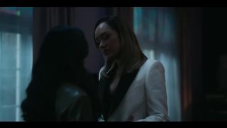 Harlem 2x01 /  Kissing   Scene — Quinn and Isabela (Grace Byers and Juani Feliz)
