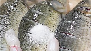 Obediently, this spicy and scallion crucian carp must be tried, it is really delicious