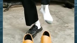 Sepatu masa depan nih ????