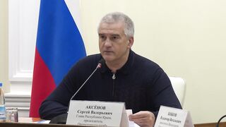 Зрадник Аксьонов відрапортував, що у Криму зводять захисні споруди