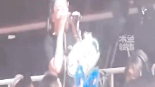 The hilarious moment of the concert
