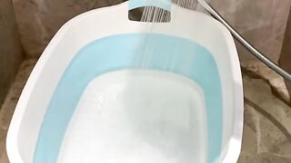 How does the broken mouth cat take a bath?