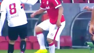 When Footballers reach god level ????