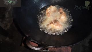 Penggorengan Ayam Mentah berlangsung Hingga Matang Rentang Waktu 4 Menit
