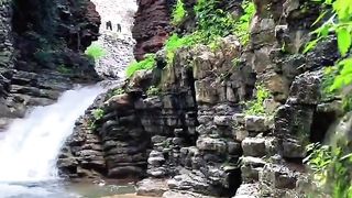 In addition to the ancient city with profound historical and cultural heritage, there are also the picturesque Yunmen Mountain and Yangtian Mountain