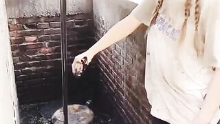 Wow..ternyata mekaniknya cewek.