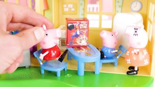 Peppa Pig and Bluey Go to School!