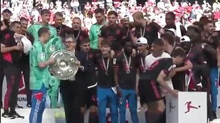 Bayer Munchen juara liga