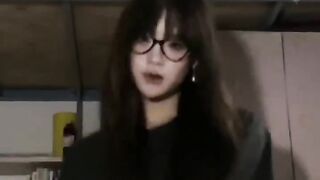 Super spicy dance, the beauty in shorts.