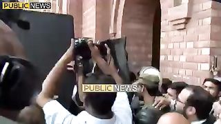 Imran khan ke lahore high court pounchty hi falk shagaf naro ki gong | Public News
