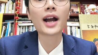 Why should Chinese people strive to learn English?