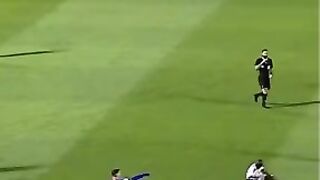 #shorts مهاجم شاهد رونالدو يتحول إلى مدافع ويتدخل بقوة ????????