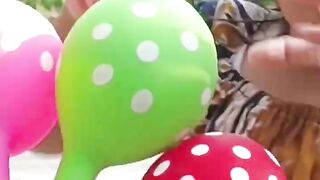 yumna is playing finger family balloons again
