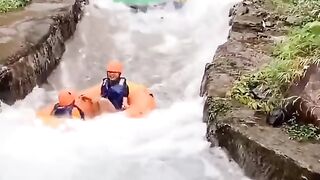 Amazing slope rafting