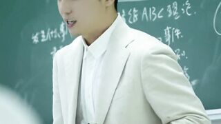 There is a feeling of serious quarrel, mutual obedience and low head in turn.