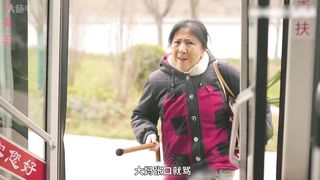 The mother almost missed the bus, got on the bus and blamed the driver