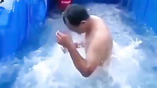 Orang terkaya di dunia? Kolam renang bisa di pindah